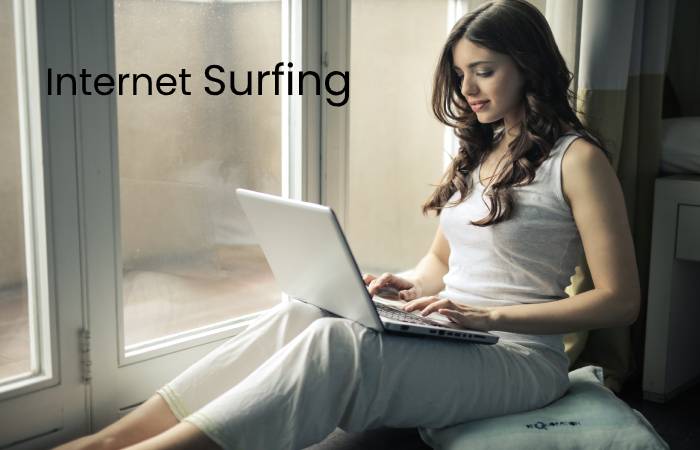 woman-Surfing net